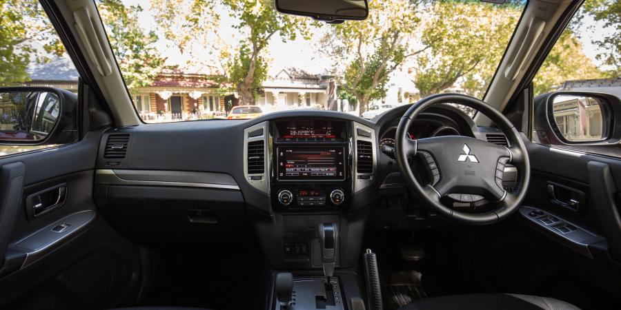 Торпедо Mitsubishi Pajero 5-Door 2014 года  (AU) (фото 22 из 40)